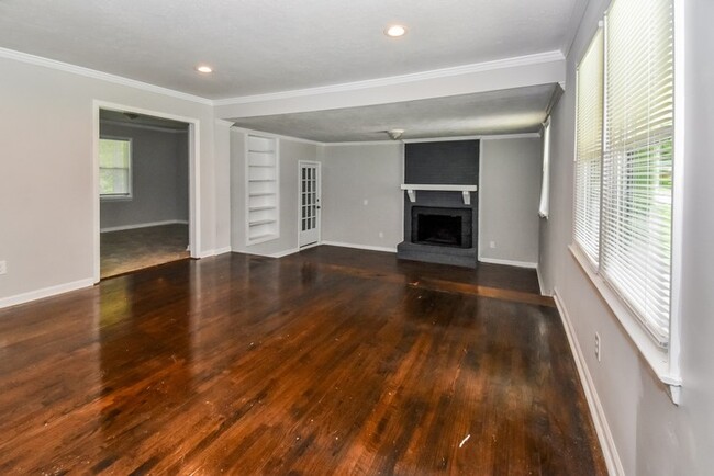 Building Photo - Beautiful 3 Bedroom Home