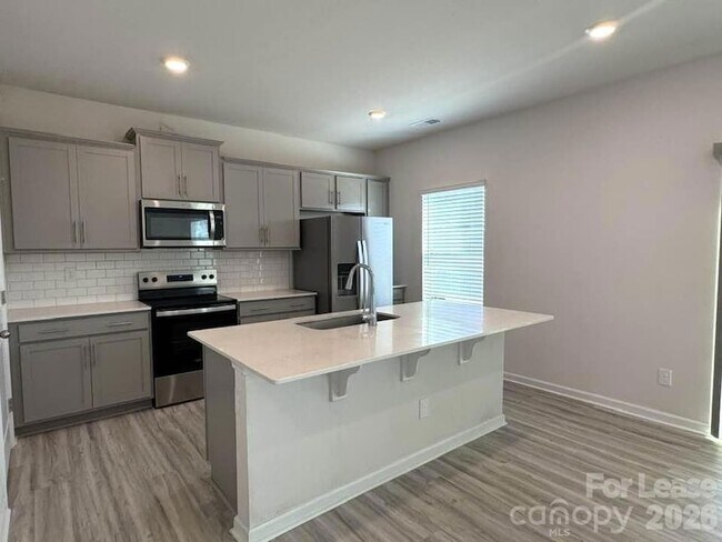 Foto del edificio - 7898 Old Brk Rd