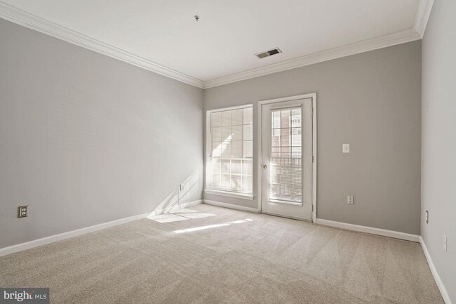 Building Photo - 4854 Eisenhower Ave