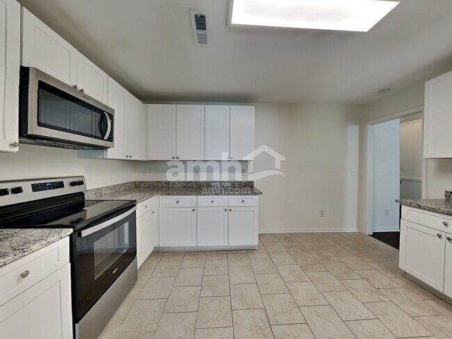 Foto del edificio - 706 Walnut Crossing Dr