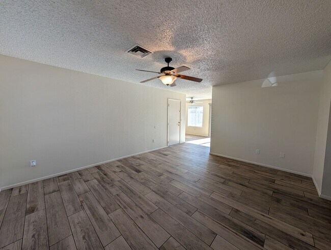 Foto del edificio - 4 Bedroom 2 Bathroom Sun Meadows Home