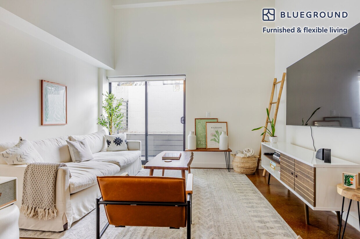 Foto principal - 654 N Virgil Ave