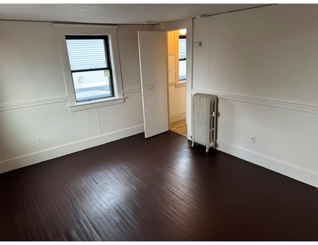 Building Photo - 215 Main St