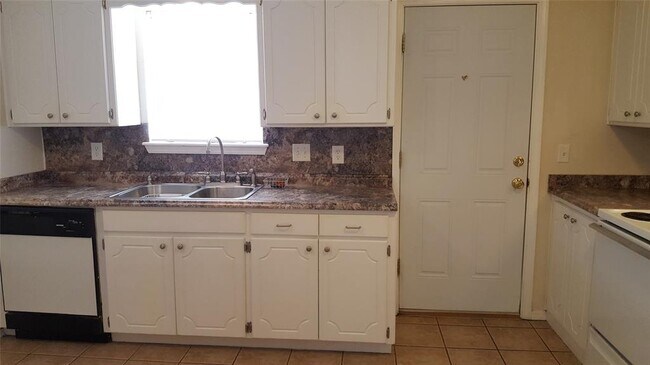 Foto del edificio - 831 Russell Cir