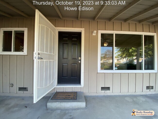 Foto del edificio - Sunny Three Bedroom Home with Ceramic Tile...