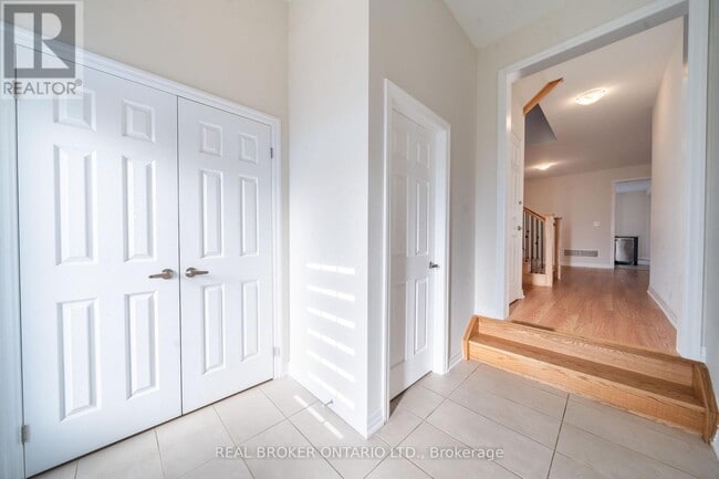 Building Photo - 6 Northrop UPPER Ave