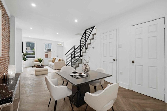 Photo - 1102 Marlborough St House