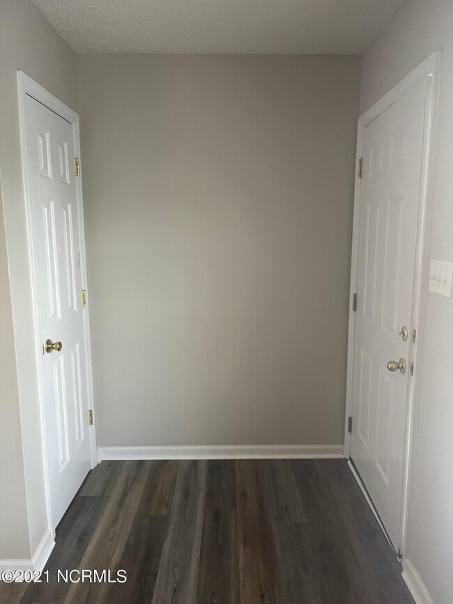 Building Photo - 202 Fairwood Ct