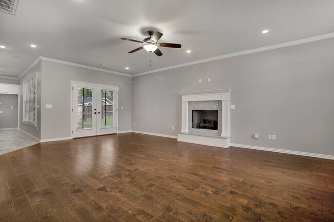 Foto del edificio - Very well maintained 4 Bed 3 Bath home in Great Location!