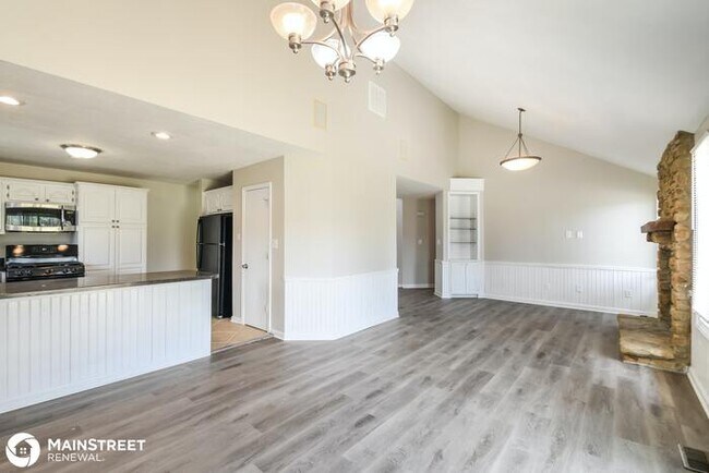 Building Photo - 12108 E 75th St