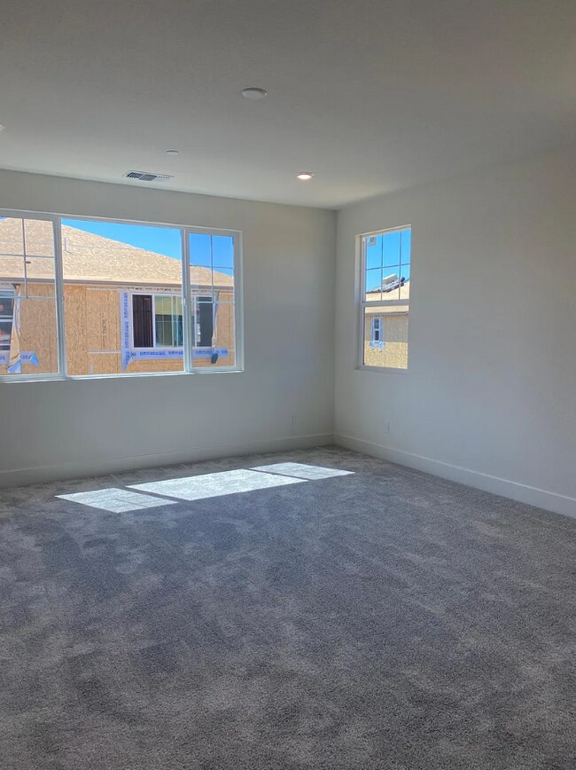 Foto del edificio - 2404 Periwinkle Pl