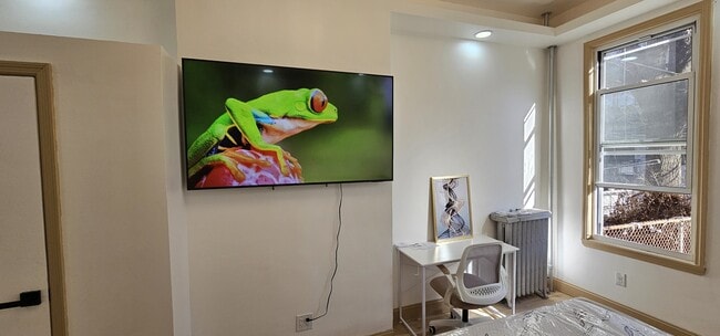 Building Photo - 70 Weirfield St