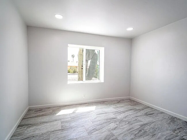 Foto del edificio - 1017 E West Cir Dr