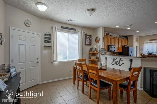 Building Photo - 3 br, 2.5 bath House - 2448 Violeta Circle...