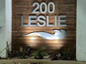 Building Photo - 200 Leslie Dr