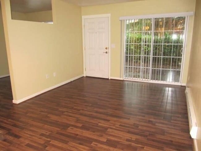 Building Photo - Gorgeous 1 bd Condo located in a prime loc...