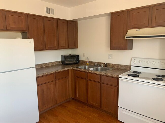 Foto del edificio - Great 1 bedroom 1 bath condo -- COMING SOON
