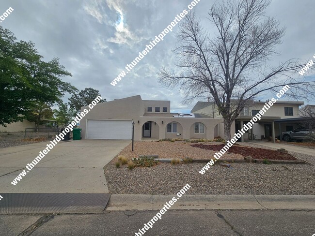 Foto del edificio - Great 3 bedroom with an office
