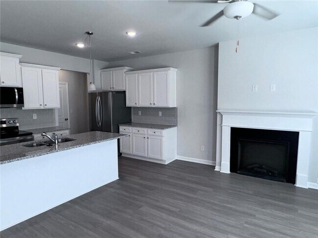Building Photo - 2618 Swan Lake Dr SW