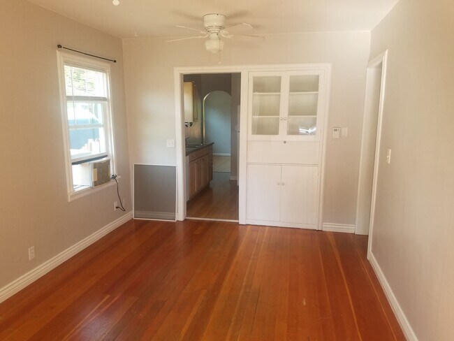 Foto del edificio - Charming Main level apartment