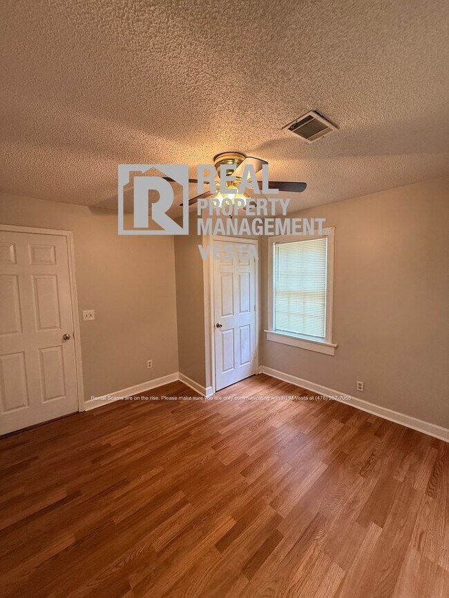 Foto del edificio - 3163 Highpoint Dr