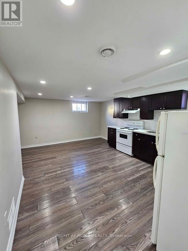 Building Photo - 707 Hortop St