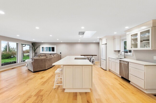 Foto del edificio - Spectacular View - 3bd/2ba - Custom Remodel - Group and Pet Friendly