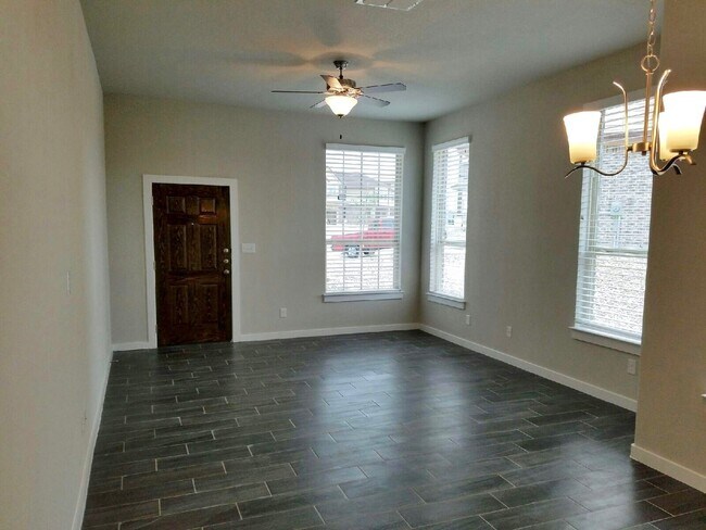 Building Photo - 166 Lakeview Ct