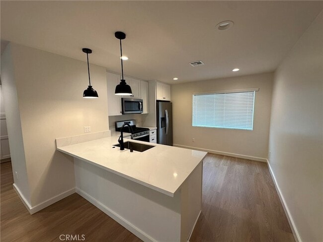 Building Photo - 901 N Orchard Dr