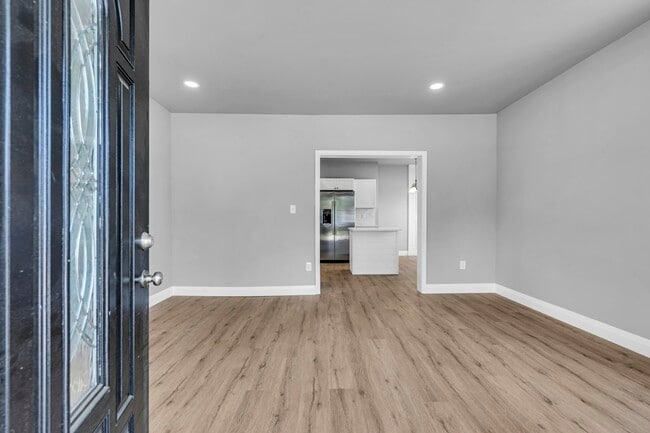 Building Photo - 19 E Main St