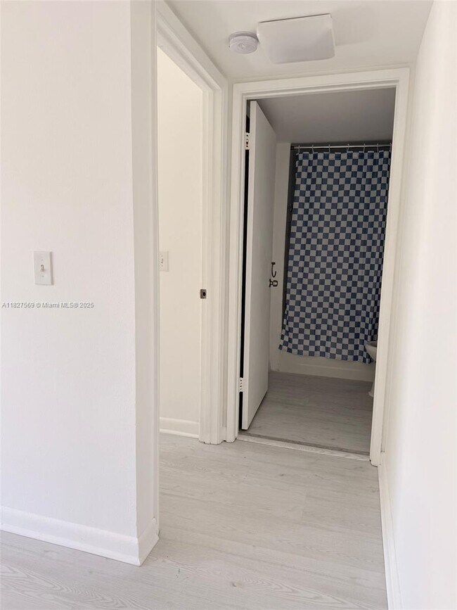 Foto del edificio - 3300 NE 191st St