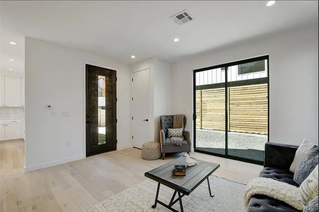 Foto del edificio - 2423 Wilson St