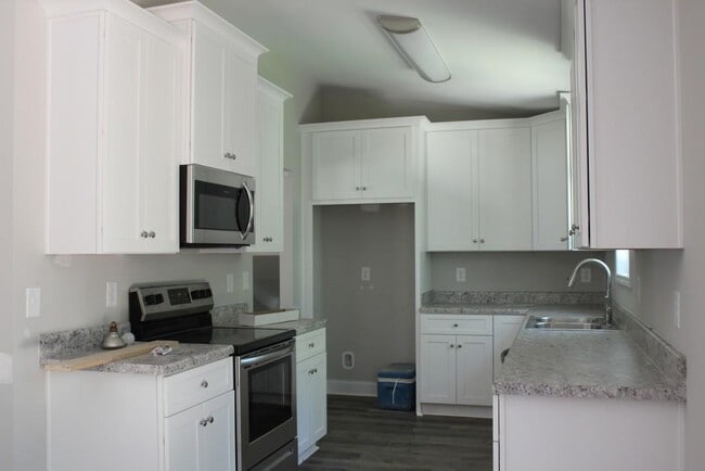 Building Photo - 183 Lakeview Terrace