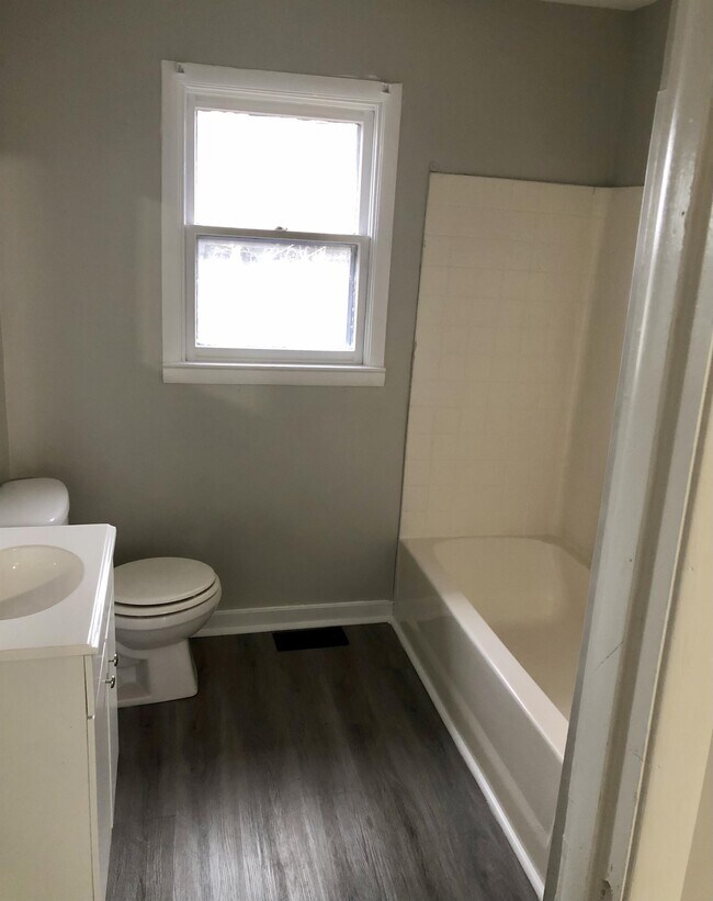 Photo - 1623 E 73rd St House