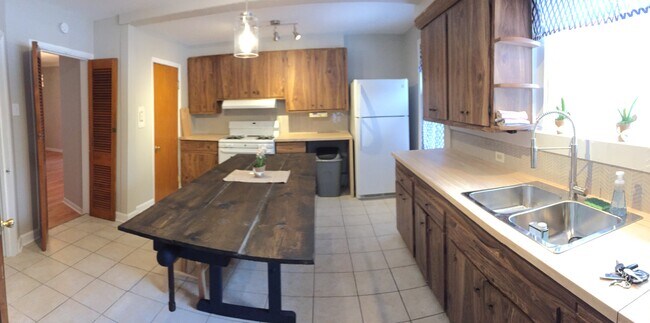 Cocina - 8225 W 30th St