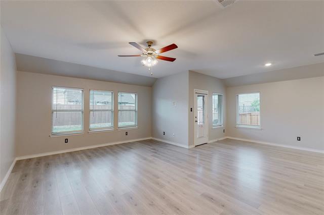 Building Photo - 949 Royal Ln