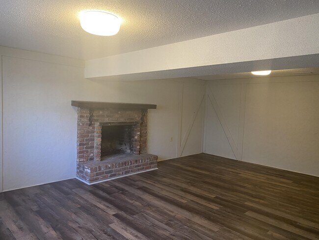 Building Photo - 5320 Carillon Dr