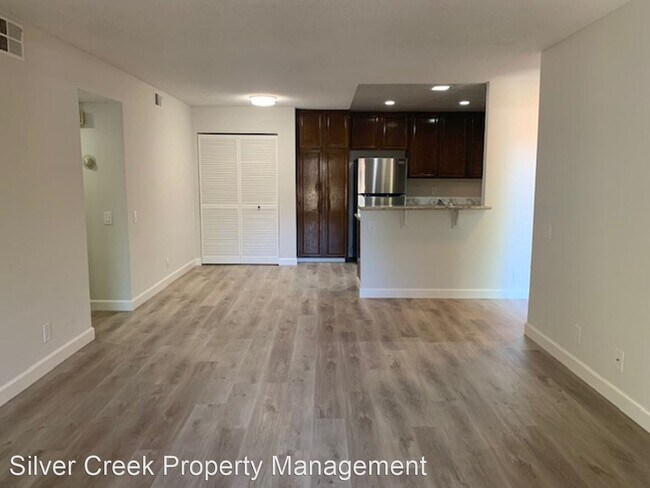 Building Photo - 2 br, 1 bath House - 225 E Warren Com.