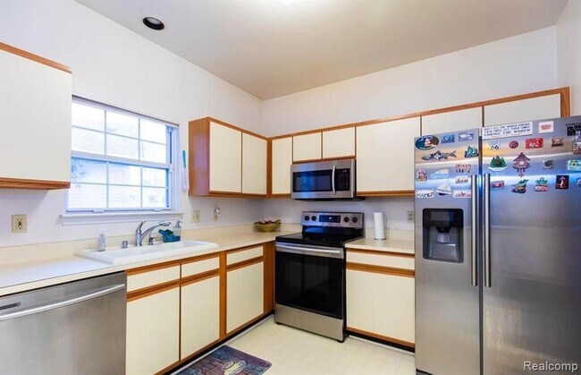 Building Photo - 41883 Cantebury Dr