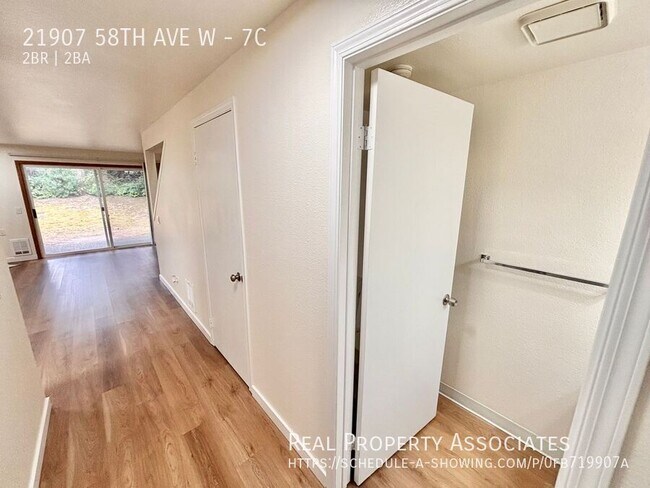 Foto del edificio - 21907 58th Ave W