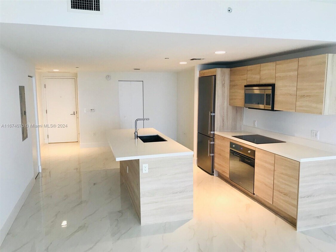 Foto del edificio - 16385 Biscayne Blvd