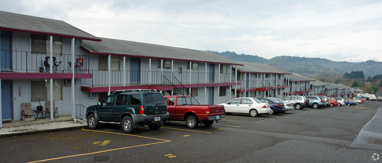 Primary Photo - Lookingglass Apartments