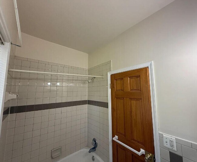 Foto del edificio - 70 Holbrook