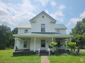 Building Photo - 302 Dahl St