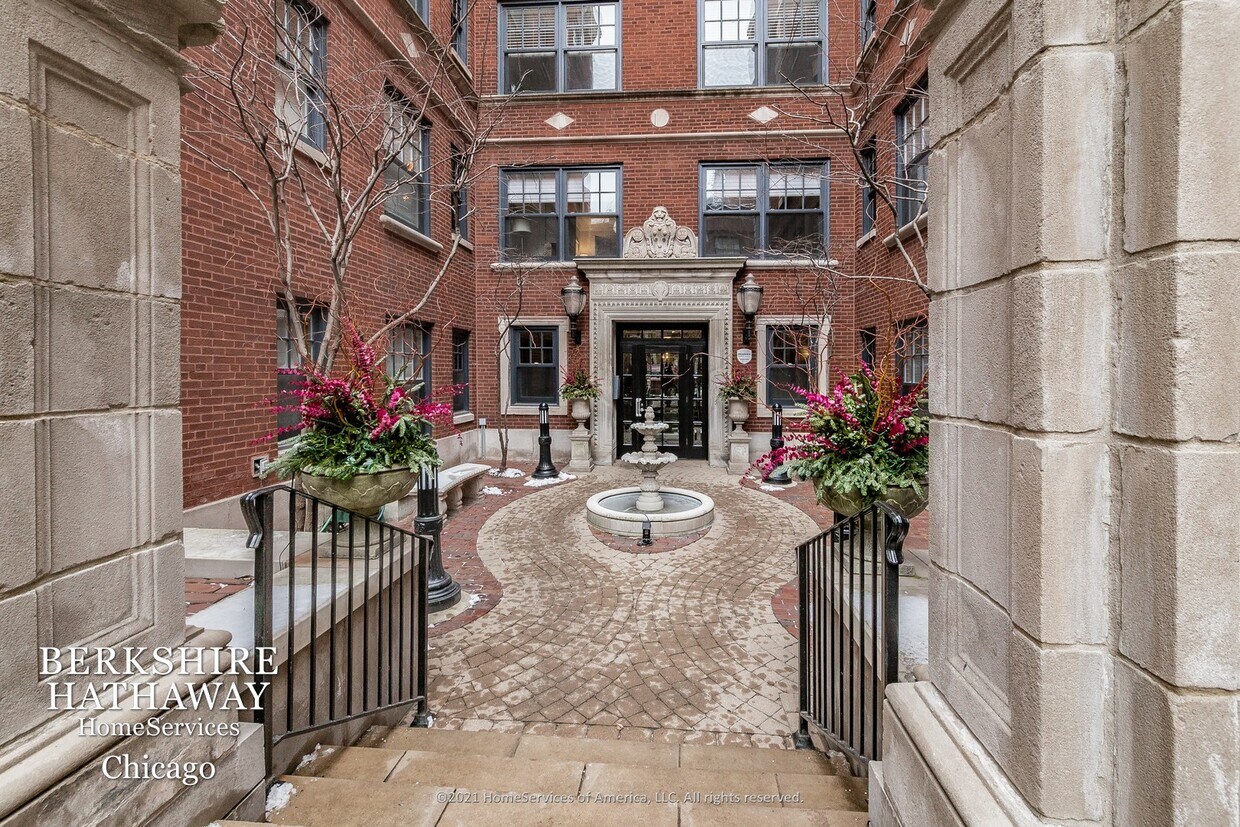 444 W Roslyn Place Condo for Rent in Chicago, IL