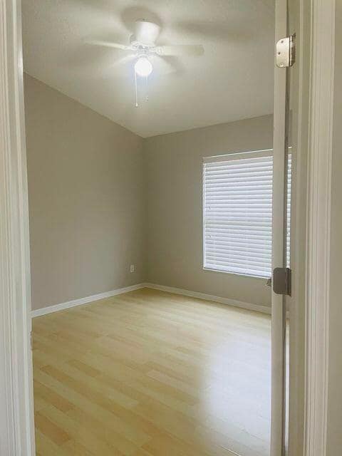 Foto del edificio - 1742 Barnstable Rd