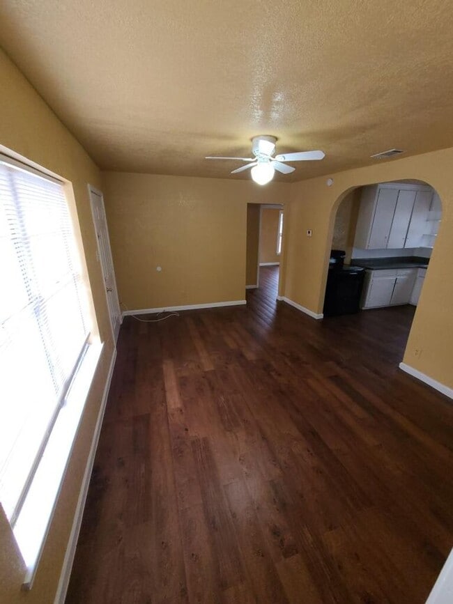 Building Photo - Single Family Home Available 76119