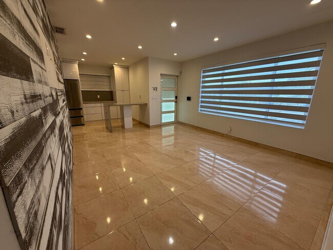 Foto del edificio - 120 W 63rd St