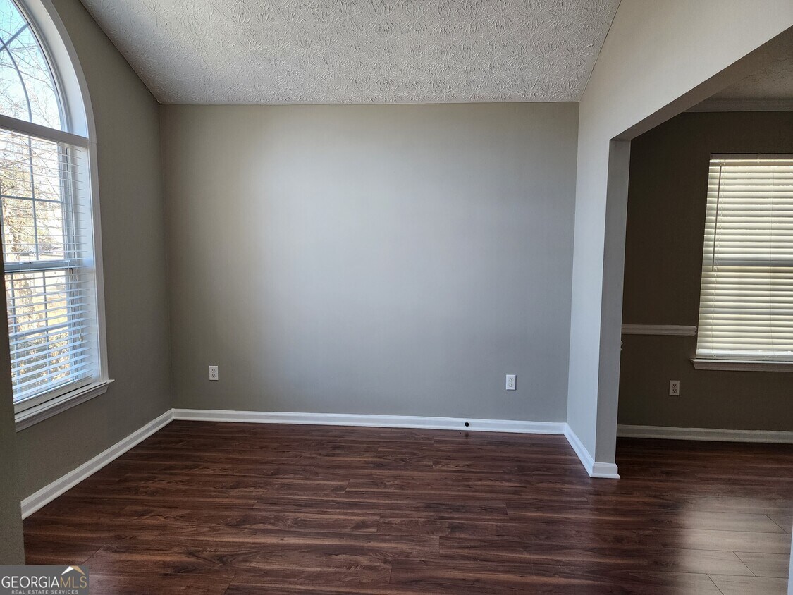 Foto del edificio - 7586 Broadhurst Dr