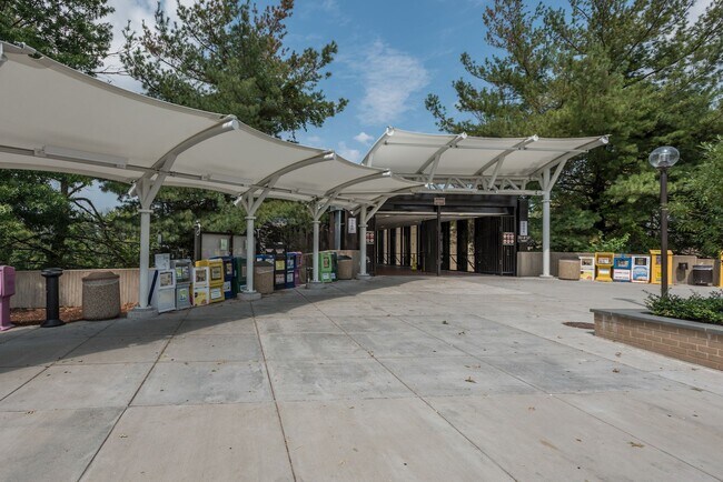 Building Photo - 7760 New Providence Dr
